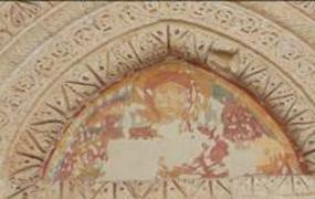 Affresco sul Portale di Stile Romanico raffigurante San Michele Arcangelo